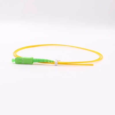 Colas de cerdo de color blanco/amarillo SC/APC G652D Modo único LSZH 1M Simplex 2.0mm Colas de cerdo de fibra óptica