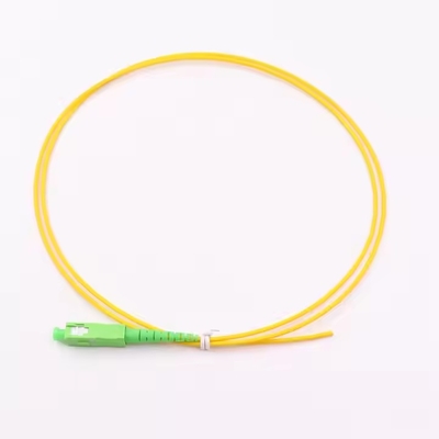 Colas de cerdo de color blanco/amarillo SC/APC G652D Modo único LSZH 1M Simplex 2.0mm Colas de cerdo de fibra óptica